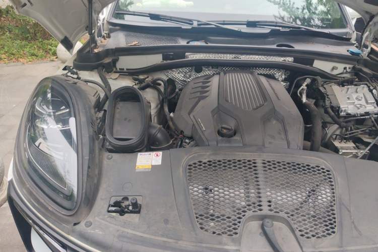Used Porsche Macan 2022 Macan 2.0T Engine Bay Right