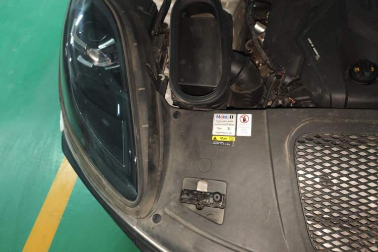 Used Porsche Macan 2022 Macan 2.0T Engine Bay Right
