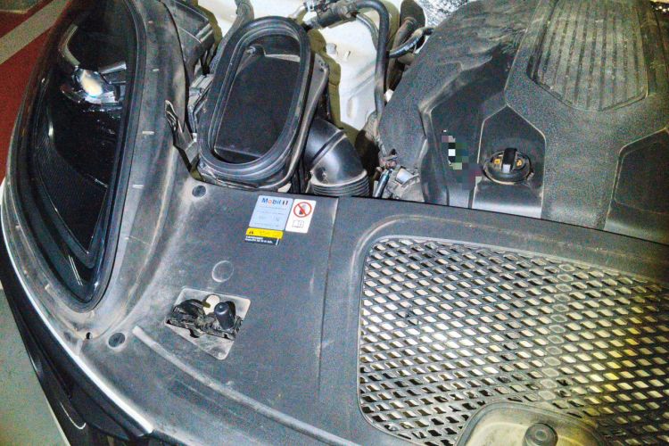 Used Porsche Macan 2022 Macan T 2.0T Engine Bay Right