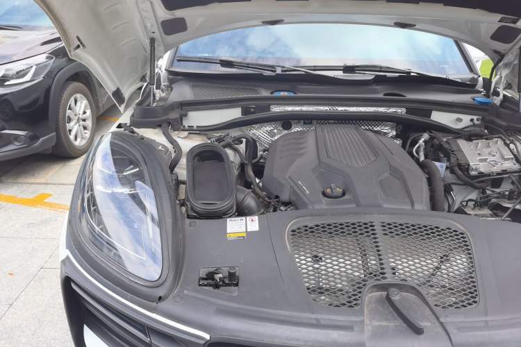 Used Porsche Macan 2022 Macan 2.0T Engine Bay Right