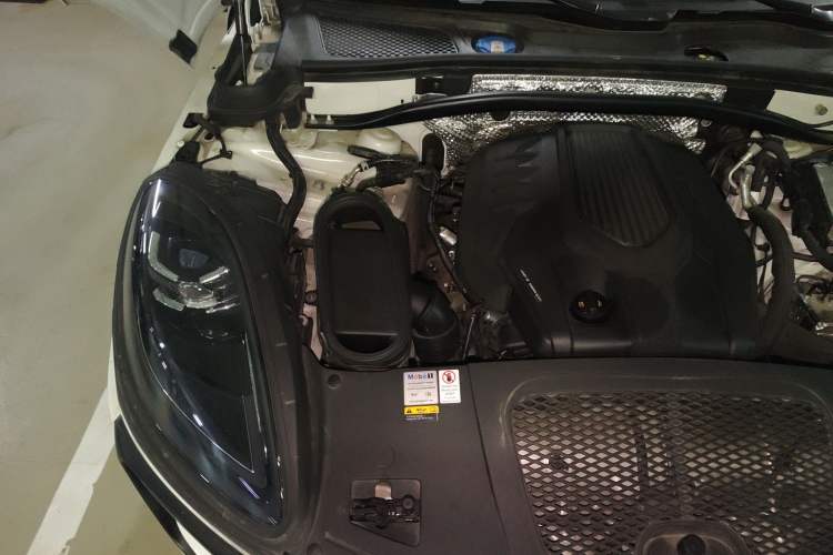 Used Porsche Macan 2022 Macan 2.0T Engine Bay Right
