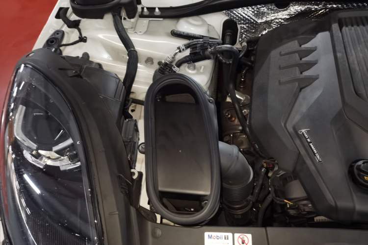 Used Porsche Macan 2022 Macan 2.0T Engine Bay Right