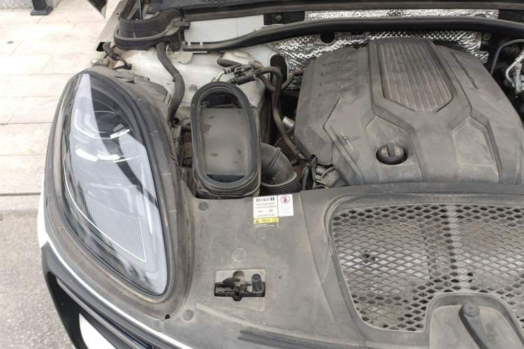 Used Porsche Macan 2022 Macan T 2.0T Engine Bay Right