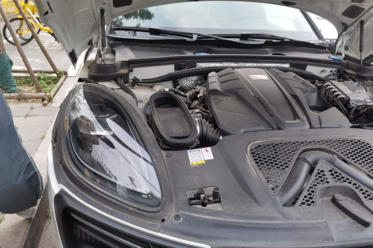 Used Porsche Macan 2022 Macan GTS 2.9T Engine Bay Right