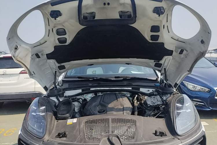 Used Porsche Macan 2022 Macan 2.0T Engine Bay