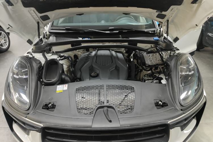 Used Porsche Macan 2022 Macan 2.0T Engine Bay