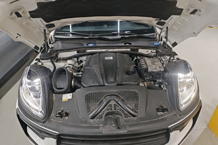 Used Porsche Macan 2022 Macan S 2.9T Engine Bay