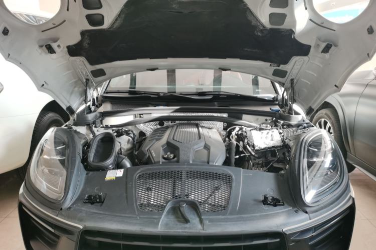 Used Porsche Macan 2022 Macan 2.0T Engine Bay