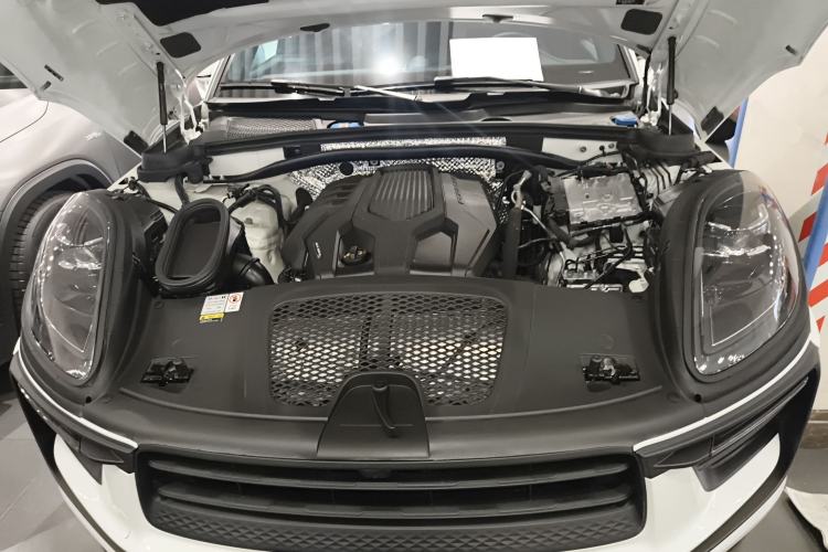 Used Porsche Macan 2022 Macan 2.0T Engine Bay