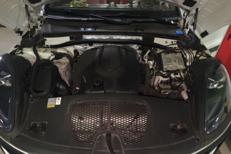 Used Porsche Macan 2022 Macan 2.0T Engine Bay
