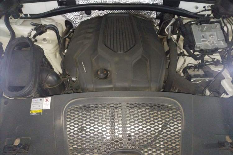 Used Porsche Macan 2022 Macan 2.0T Engine Bay