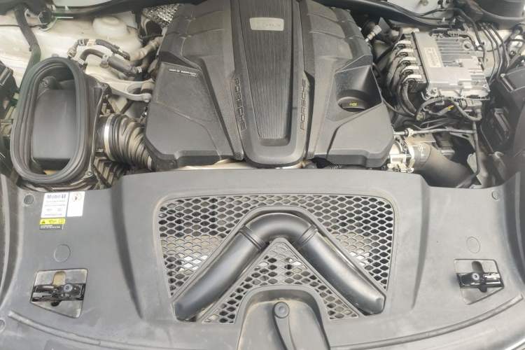 Used Porsche Macan 2022 Macan S 2.9T Engine Bay