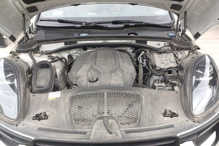 Used Porsche Macan 2022 Macan T 2.0T Engine Bay