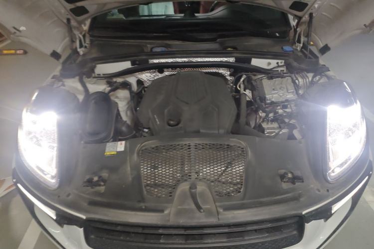 Used Porsche Macan 2022 Macan 2.0T Engine Bay