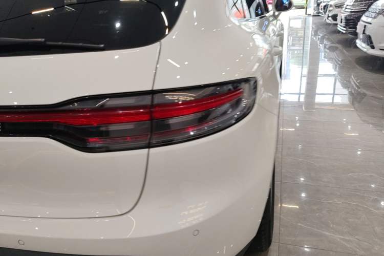Used Porsche Macan 2022 Macan 2.0T Exterior 3