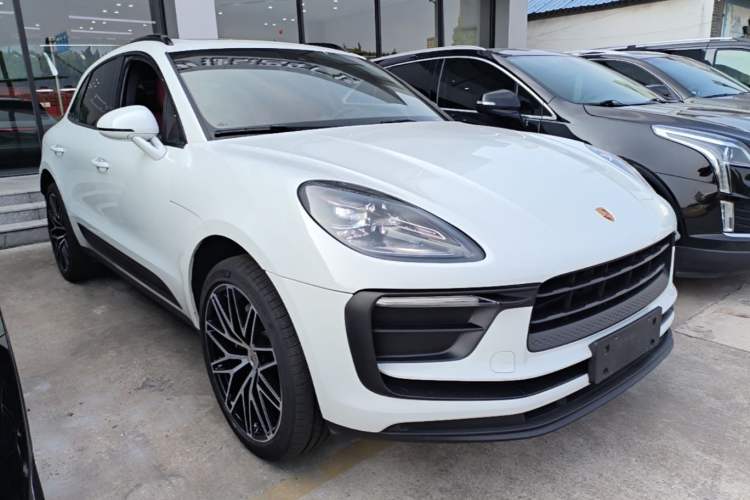 Used Porsche Macan 2022 Macan 2.0T Front Right 45 Deg