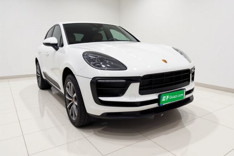 Used Porsche Macan 2022 Macan 2.0T Front Right 45 Deg