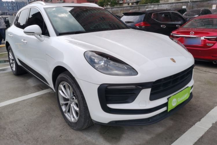 Used Porsche Macan 2022 Macan 2.0T Front Right 45 Deg