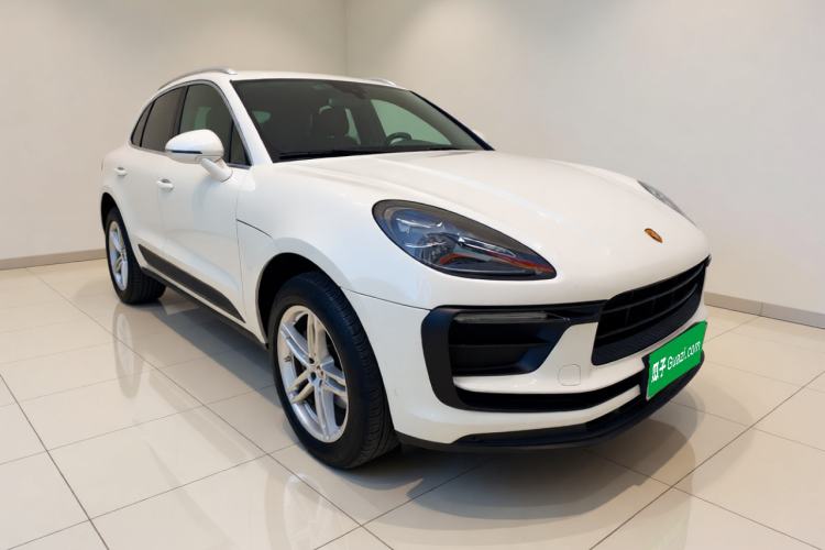 Used Porsche Macan 2022 Macan 2.0T Front Right 45 Deg
