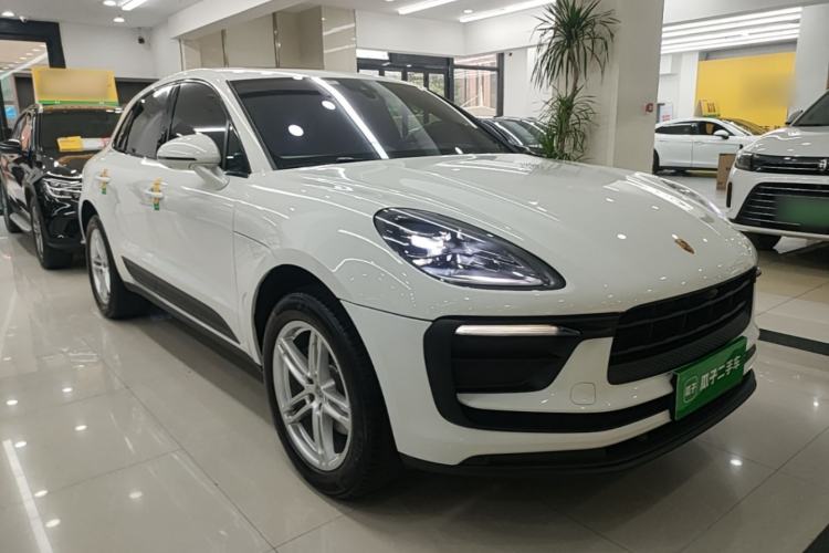 Used Porsche Macan 2022 Macan 2.0T Front Right 45 Deg