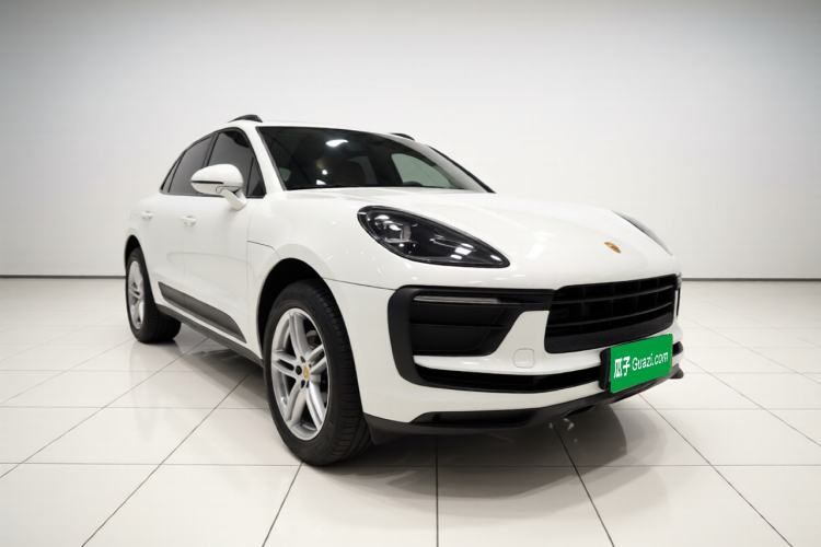 Used Porsche Macan 2022 Macan 2.0T Front Right 45 Deg