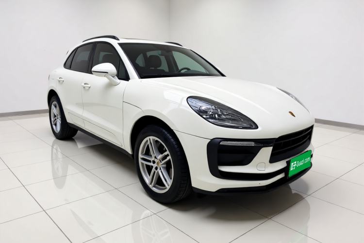 Used Porsche Macan 2022 Macan 2.0T Front Right 45 Deg