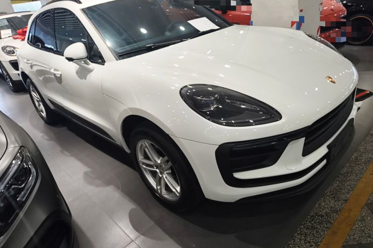 Used Porsche Macan 2022 Macan 2.0T Front Right 45 Deg