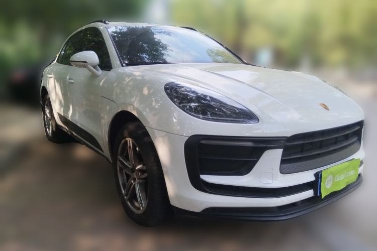 Used Porsche Macan 2022 Macan 2.0T Front Right 45 Deg