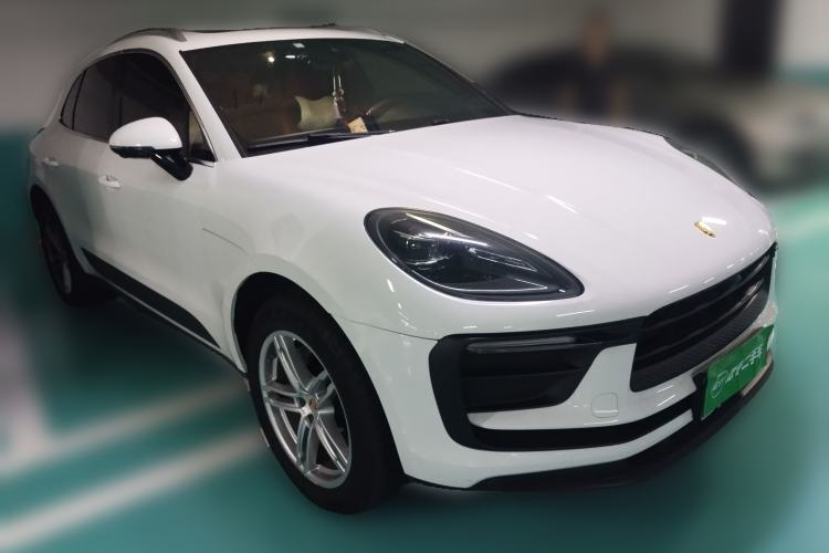 Used Porsche Macan 2022 Macan 2.0T Front Right 45 Deg