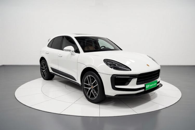 Used Porsche Macan 2022 Macan 2.0T Front Right 45 Deg