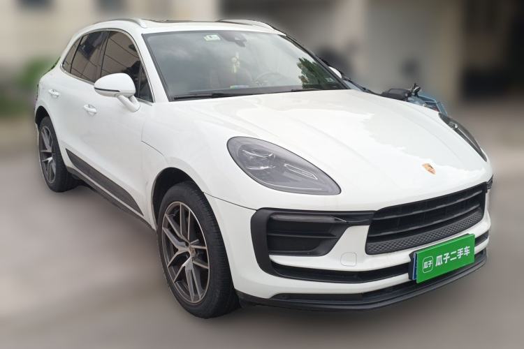 Used Porsche Macan 2022 Macan T 2.0T Front Right 45 Deg