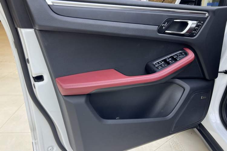 Used Porsche Macan 2022 Macan 2.0T Interior 11