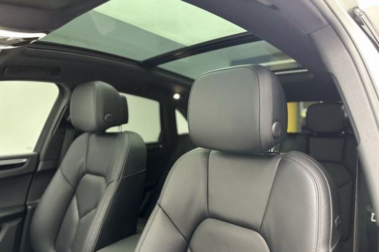 Used Porsche Macan 2022 Macan S 2.9T Interior 4