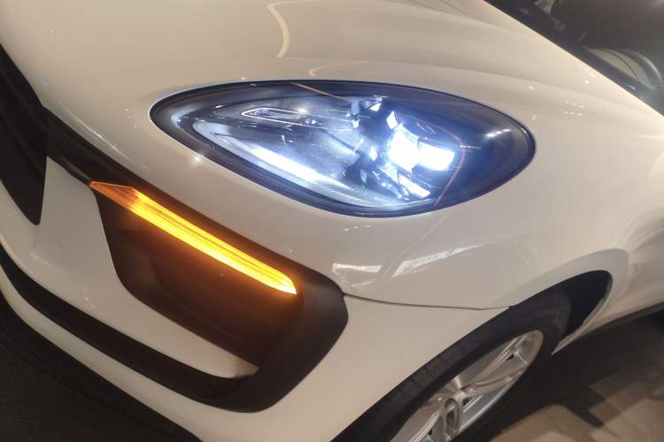 Used Porsche Macan 2022 Macan 2.0T Left Front Headlight