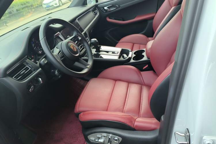 Used Porsche Macan 2022 Macan 2.0T Left Front Seat