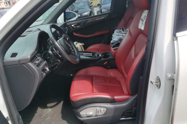 Used Porsche Macan 2022 Macan 2.0T Left Front Seat