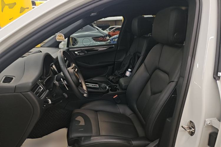 Used Porsche Macan 2022 Macan S 2.9T Left Front Seat