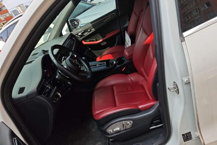 Used Porsche Macan 2022 Macan 2.0T Left Front Seat