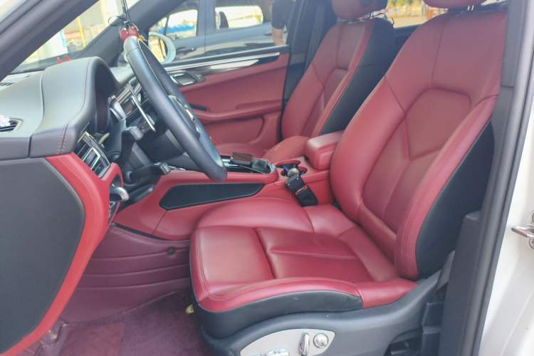 Used Porsche Macan 2022 Macan 2.0T Left Front Seat