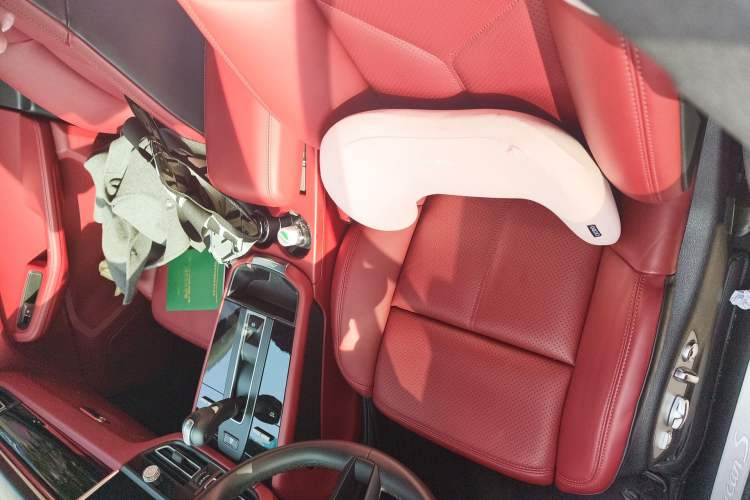 Used Porsche Macan 2022 Macan S 2.9T Left Front Seat