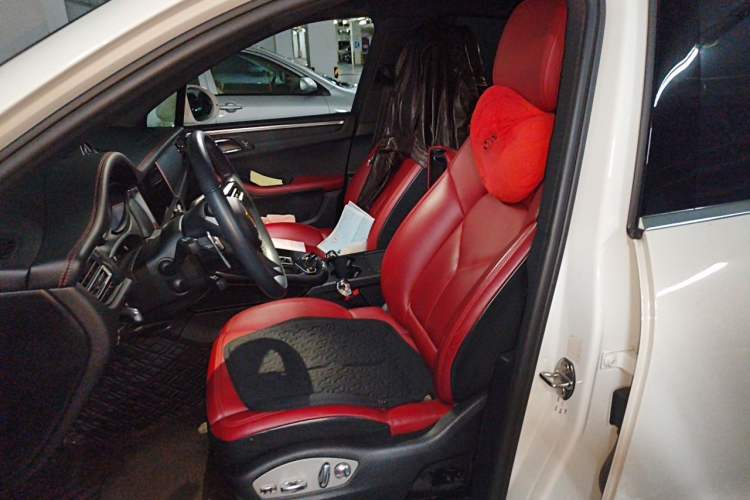 Used Porsche Macan 2022 Macan 2.0T Left Front Seat