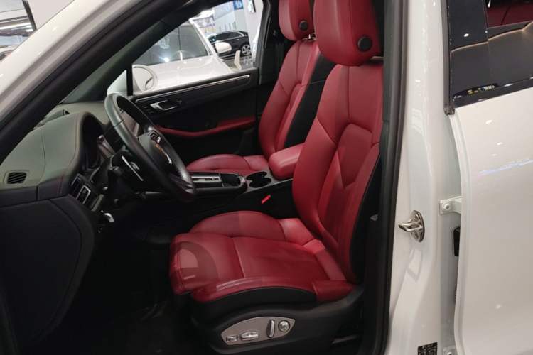 Used Porsche Macan 2022 Macan 2.0T Left Front Seat