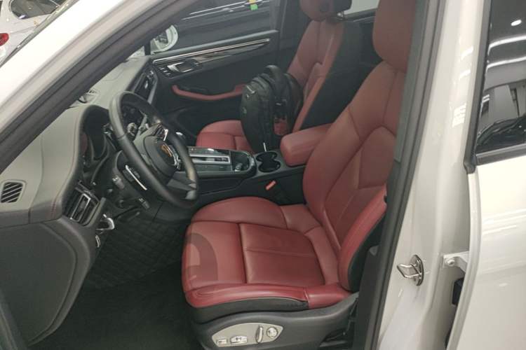 Used Porsche Macan 2022 Macan 2.0T Left Front Seat
