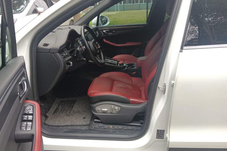 Used Porsche Macan 2022 Macan 2.0T Left Front Seat