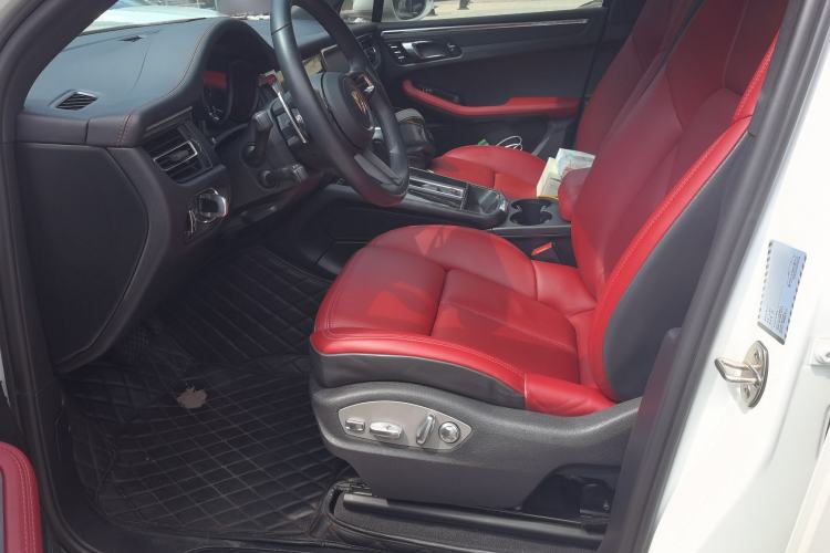 Used Porsche Macan 2022 Macan 2.0T Left Front Seat