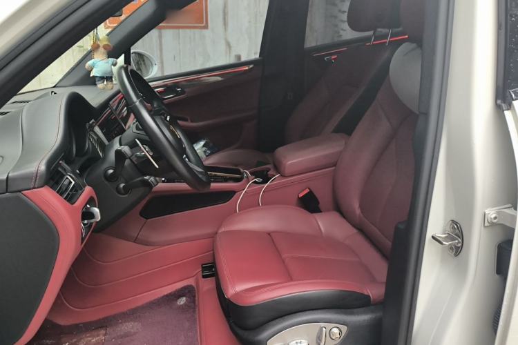 Used Porsche Macan 2022 Macan 2.0T Left Front Seat
