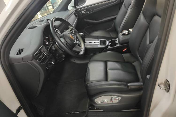 Used Porsche Macan 2022 Macan 2.0T Left Front Seat