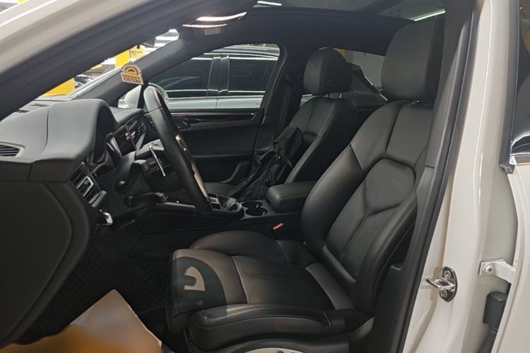 Used Porsche Macan 2022 Macan S 2.9T Left Front Seat