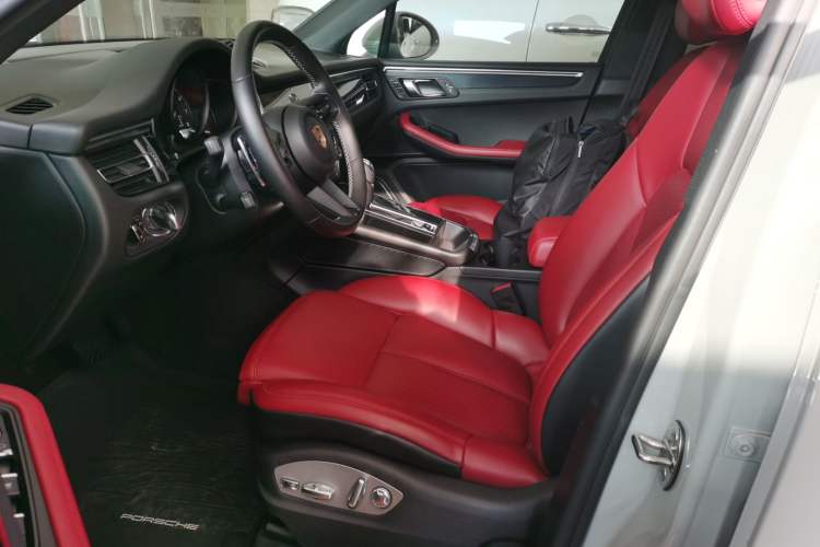 Used Porsche Macan 2022 Macan 2.0T Left Front Seat
