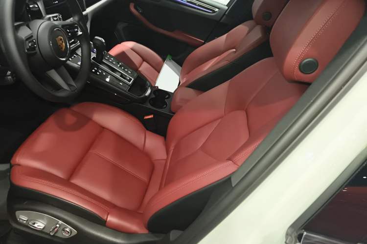 Used Porsche Macan 2022 Macan 2.0T Left Front Seat
